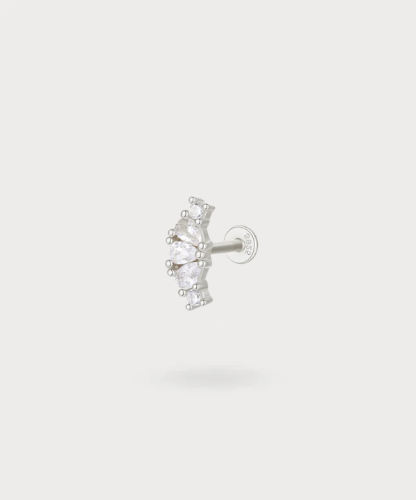 Eleganza e brillantezza con il piercing lobo Hegoa in oro o argento