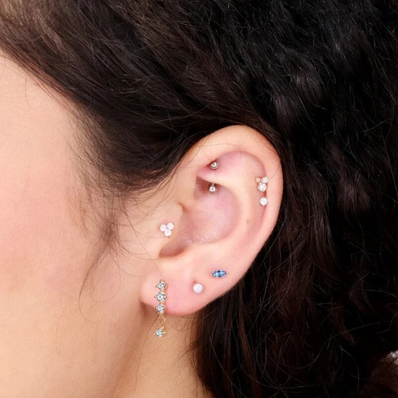 Sottigliezza e lusso nel piercing Helix Telma con i suoi zirconi marquise