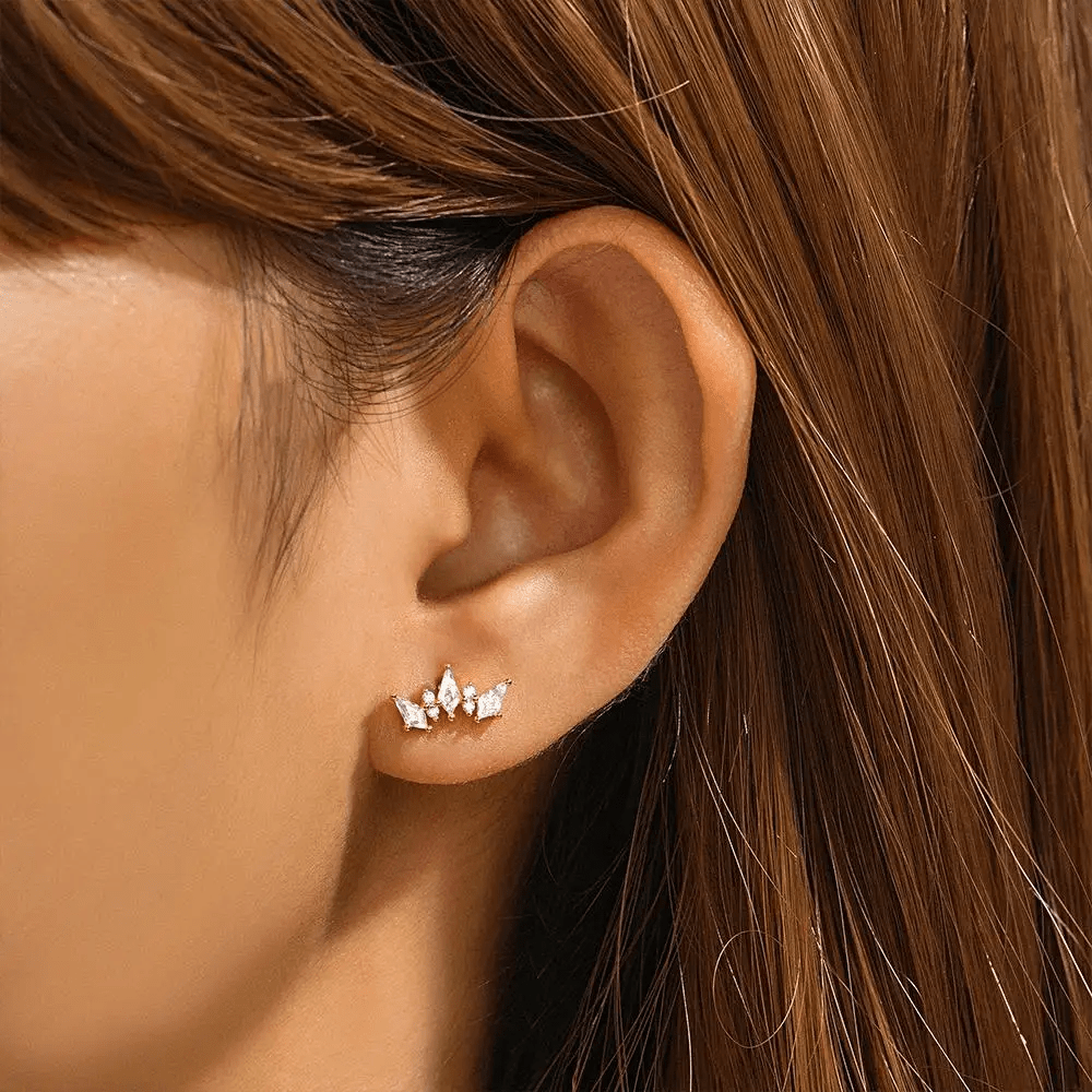 Eleganza geometrica con il piercing lobo Gemma