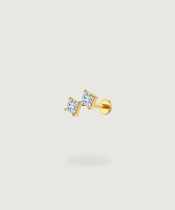 Piercing Lobo Nayra, eleganza brillante con un tocco di luce