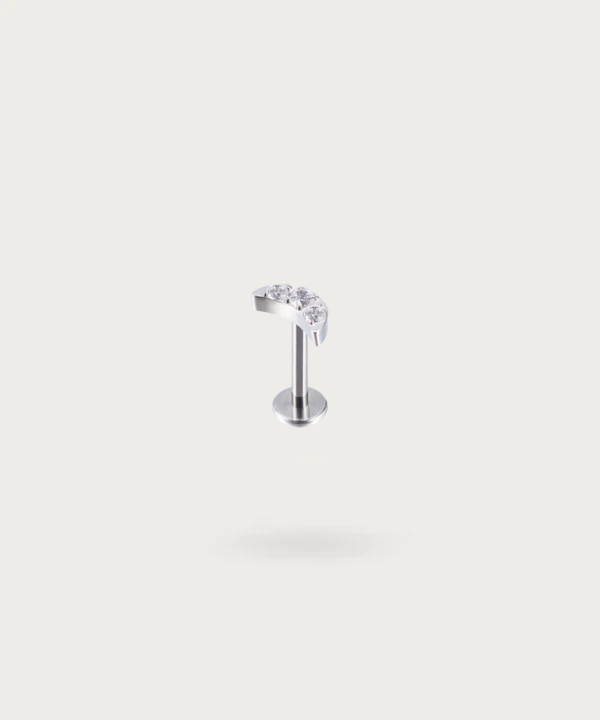 "Piercing Conch Luna in Titanio, un pezzo essenziale per la tua collezione di gioielli."