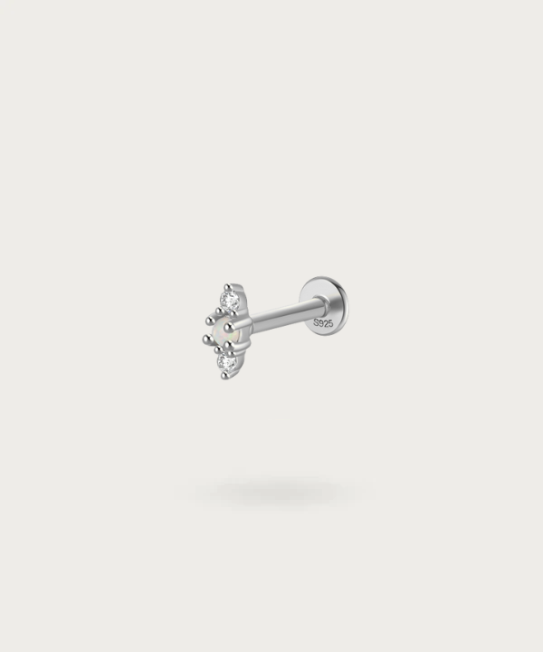 Forward Helix piercing Macarena - Delicatezza e Stile