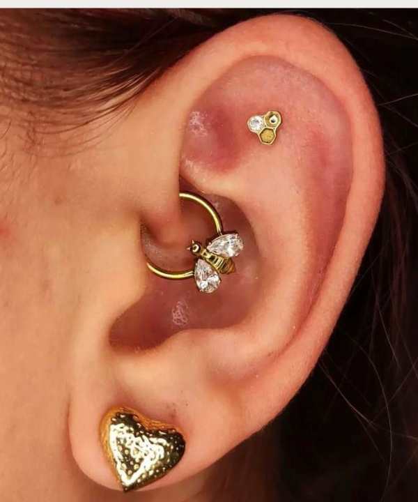 Piercing anello in titanio per il Daith donna