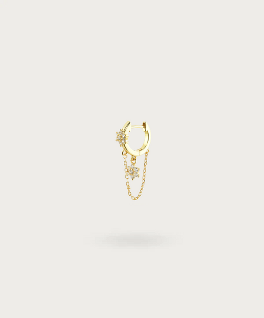 Piercing per orecchio Catena Fiore in oro, con dettagli floreali su sfondo bianco