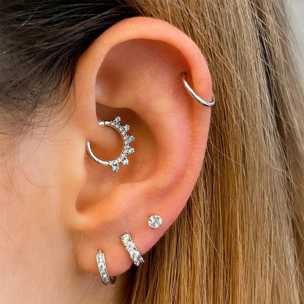 Orecchini Huggie in argento sterling con pietra di luna o Orecchini Huggie in argento sterling con pietra di luna o