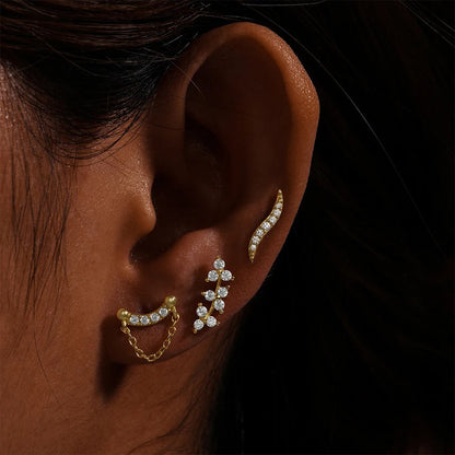 Aggiungi un tocco di splendore stellare con il piercing helix Judith in oro o argento