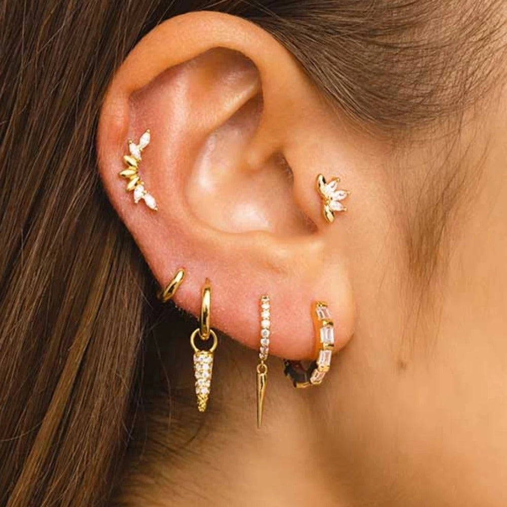 Piercing lobo Belkis lussuoso con petali scintillanti in zircone