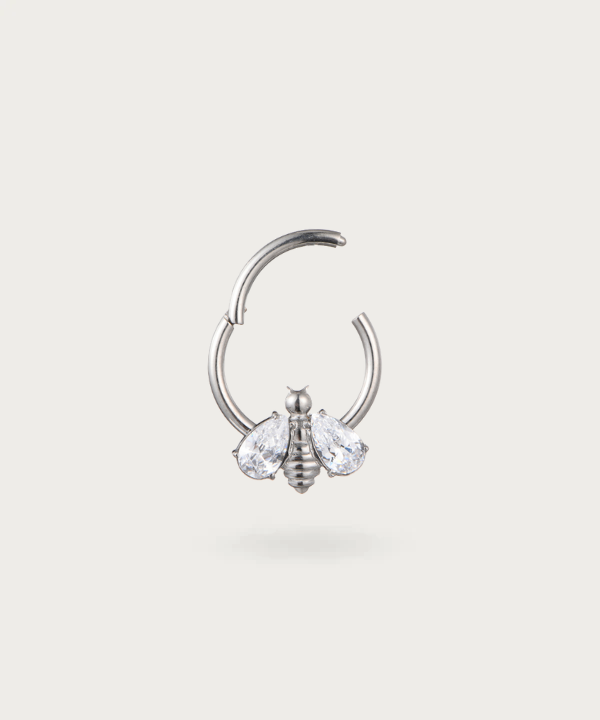 Piercing anello in titanio per il snug con motivo ape oro e argento