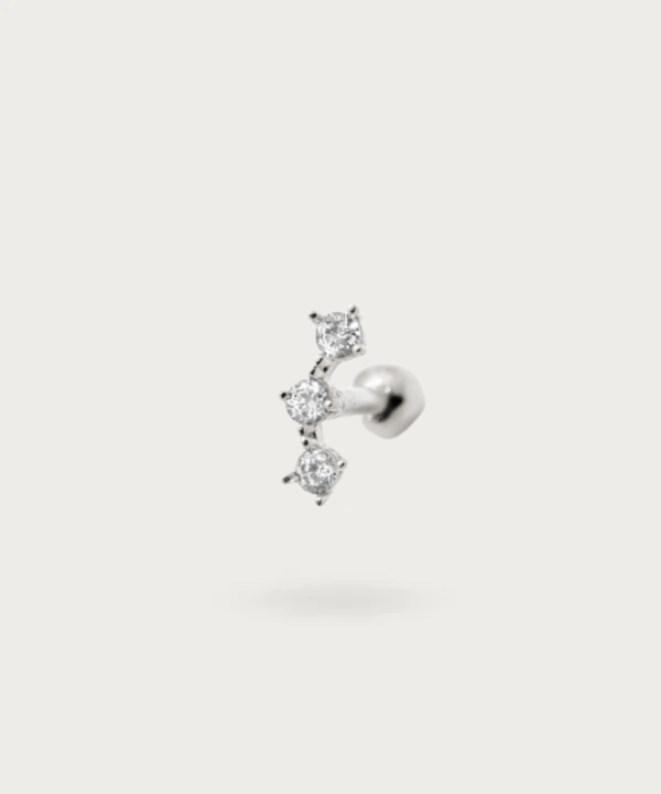 Piercing Diamante per Orecchio Forward Helix Hina, un Riflesso del Tuo Stile Unico